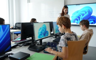 BICZ holding truhlárna vyrobila nábytek do školy - třída výpočetní technika